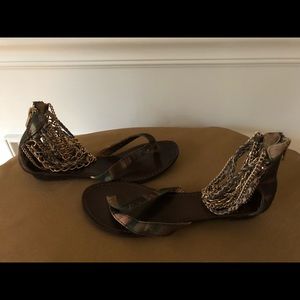 NWOT CAMO FLIP-FLOPS W/ ANKLE CHAINS SZ 7 1/2